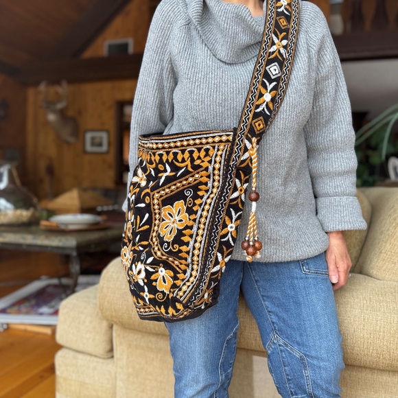 Free People Vic Velvet Slouchy Bag - Picture 11 of 12